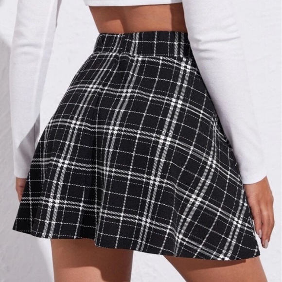 Plaid Skater Skirt - Picture 4 of 5